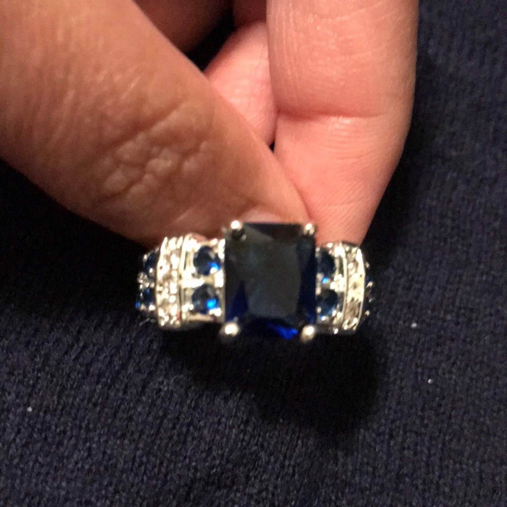 925 sterling silver blue topaz  ring size 6 nwot